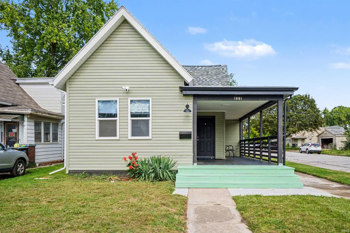 1901 Linden AVE, South Bend, IN 46628