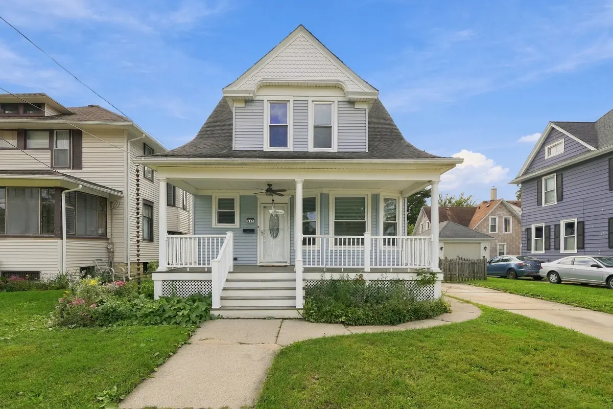 483 Barrett ST, Elgin, IL 60120