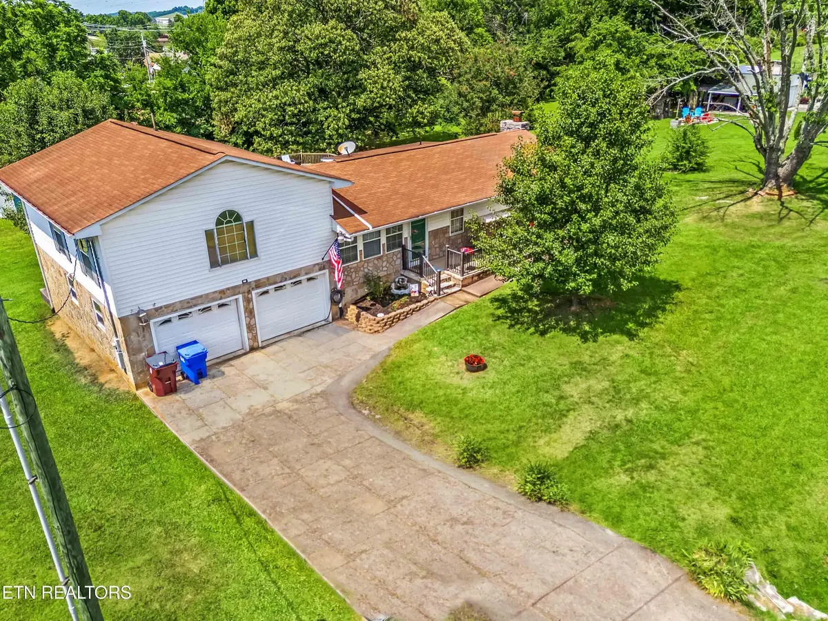 958 W Hunt Rd, Alcoa, TN 37701
