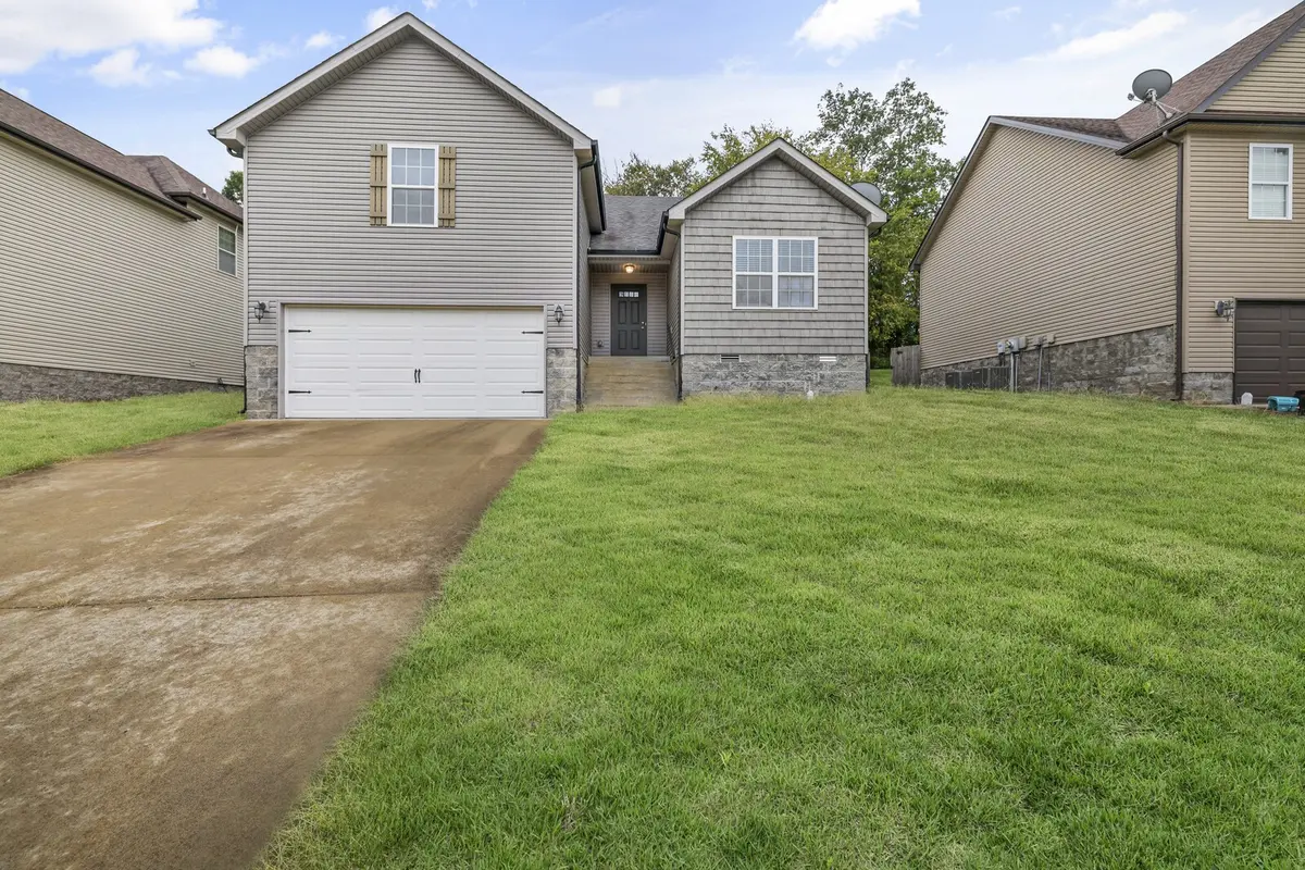 424 Leslie Wood Dr, Clarksville, TN 37040