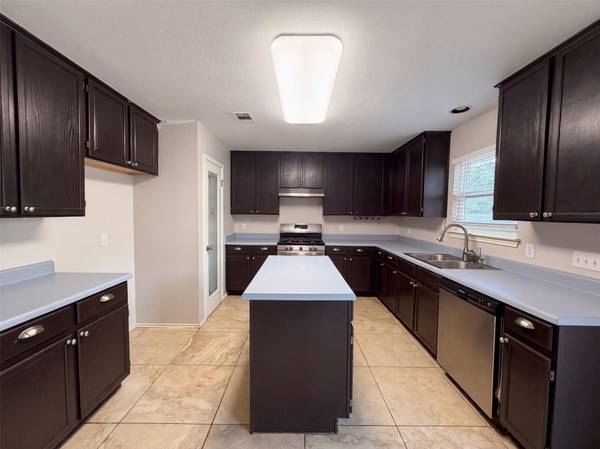 1722 Woods BLVD, Round Rock, TX 78681