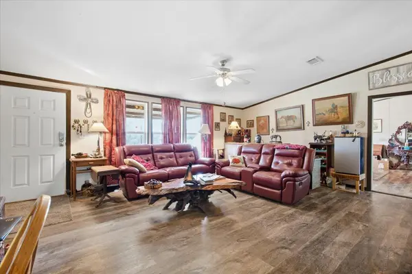 4321 County Road 444, Waelder, TX 78959