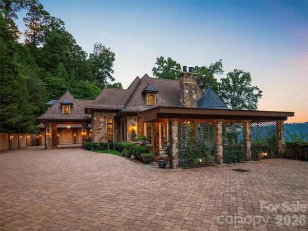 994 Clovertop LN, Arden, NC 28704