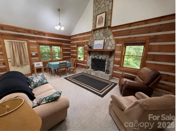 100 Creek Bend RD, Waynesville, NC 28785