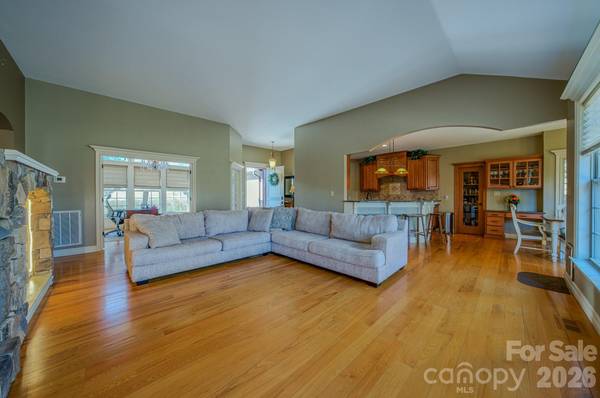 3975 Plantation DR, Morganton, NC 28655