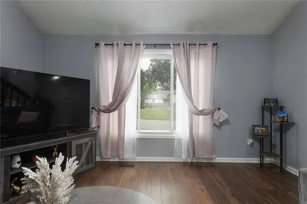 11312 W 77th ST, Shawnee, KS 66214