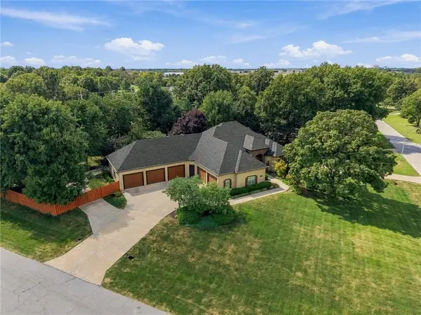 12301 W 150th TER, Olathe, KS 66062