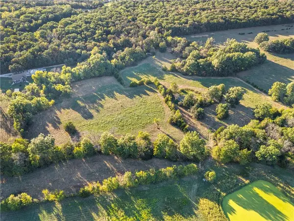 27785 E E HWY, Milo, MO 64767
