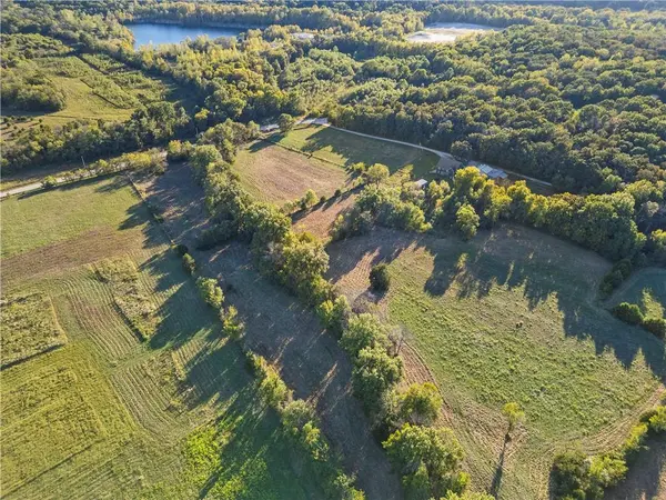 27785 E E HWY, Milo, MO 64767