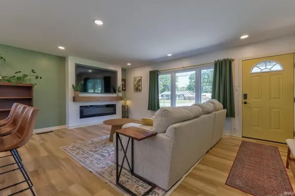 320 W Mill RD, Evansville, IN 47710-4058