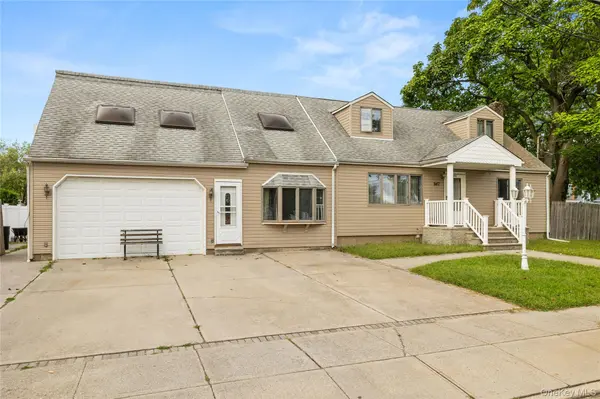 947 N Park AVE, Massapequa, NY 11758