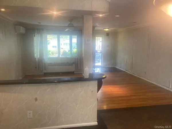 1375 Carole CT, Valley Stream, NY 11580