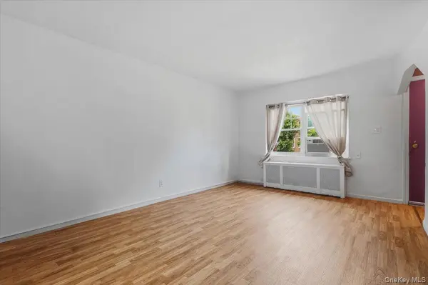 1647 Radcliff AVE, Bronx, NY 10462