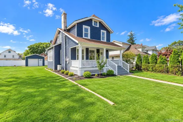 8 Burchell BLVD, Bay Shore, NY 11706