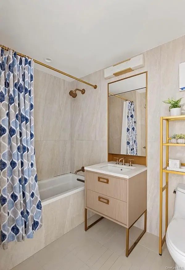 3 Court SQ #533, Long Island City, NY 11101