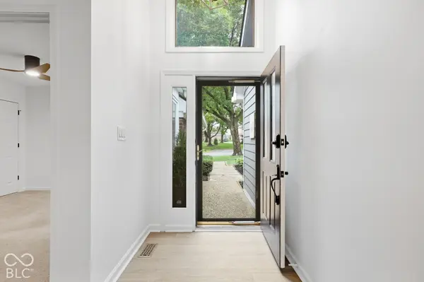 8103 Clearwater Pkwy, Indianapolis, IN 46240