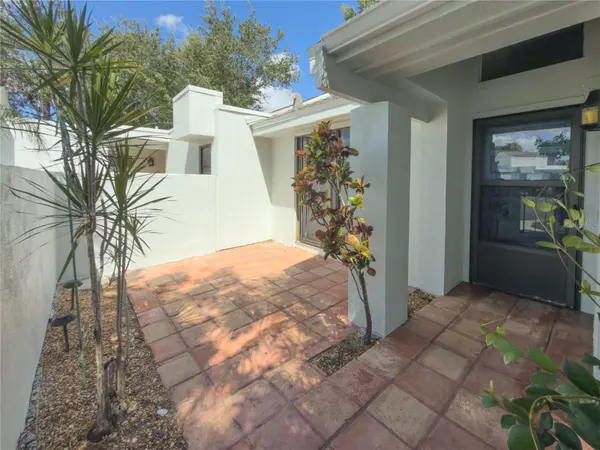 2375 LAKESIDE MEWS #D2, Sarasota, FL 34235