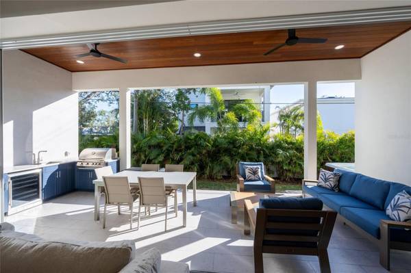 2420 FLOYD ST, Sarasota, FL 34239