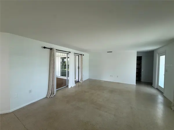 8735 DUNMORE DR, Sarasota, FL 34231