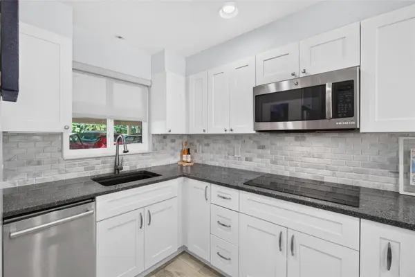 1200 N SHORE DR NE #104, St Petersburg, FL 33701