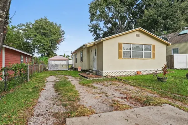 1221 QUEEN ST N, St Petersburg, FL 33713