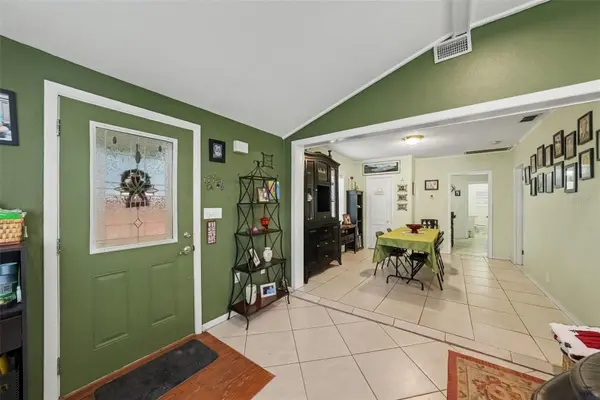 1221 QUEEN ST N, St Petersburg, FL 33713
