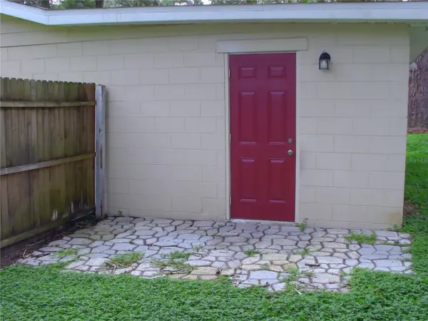 1112 E WINNEMISSETT AVE, Deland, FL 32724