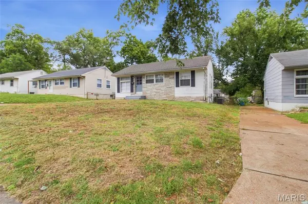 323 Crawford RD, Unincorporated, MO 63137