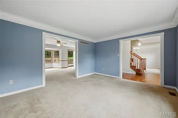 176 Spring Oaks DR, Ballwin, MO 63011