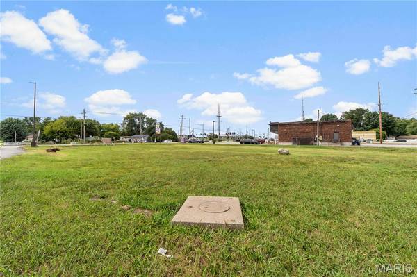 6678 Mexico RD, St Peters, MO 63376
