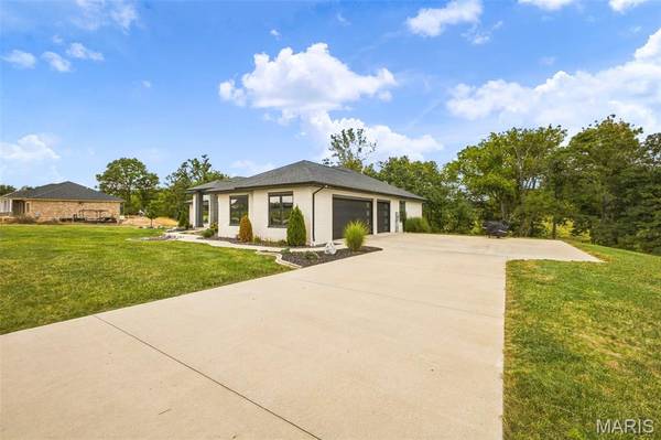 627 Benjamin LN, Waterloo, IL 62298