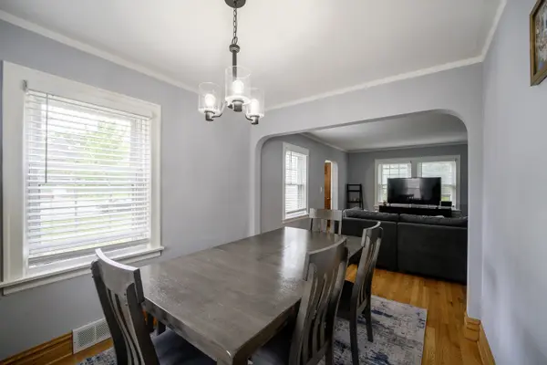 1686 Lunt AVE, Des Plaines, IL 60018
