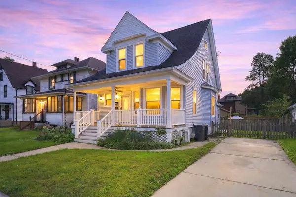 483 Barrett ST, Elgin, IL 60120