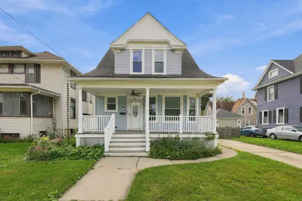 483 Barrett ST, Elgin, IL 60120