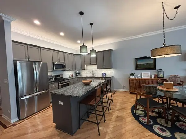 23 Rienzi LN, Highwood, IL 60040