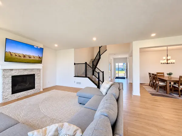 18112 Hounds DR, Lakeville, MN 55044