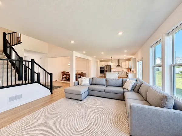 18112 Hounds DR, Lakeville, MN 55044