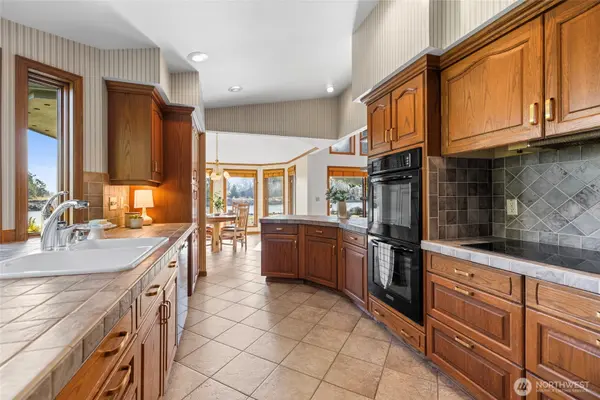 119 Lummi Dr, La Conner, WA 98257