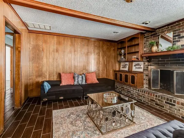 2111 Bellaire DR, Moore, OK 73160