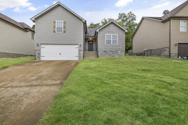 424 Leslie Wood Dr, Clarksville, TN 37040