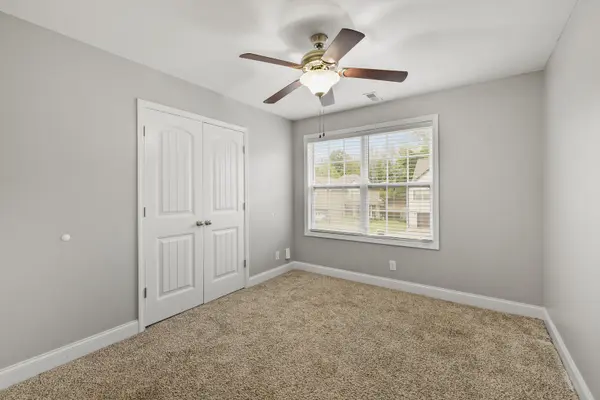 424 Leslie Wood Dr, Clarksville, TN 37040
