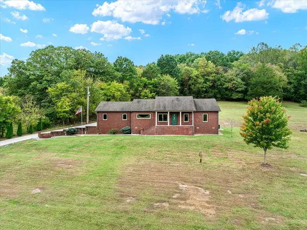 146 Dyer Branch Rd, Gordonsville, TN 38563