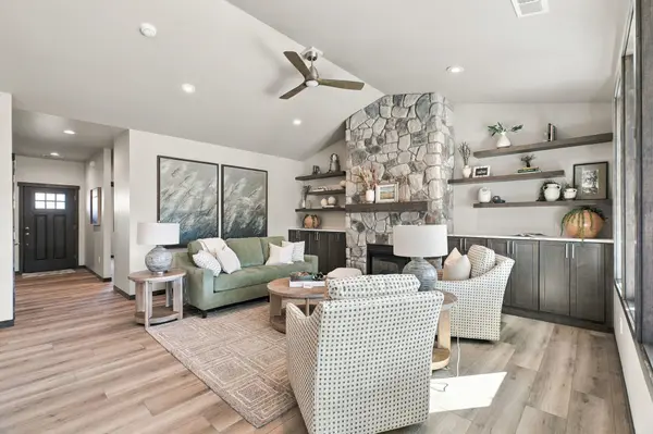 74 E Center Ln, Spokane, WA 99208