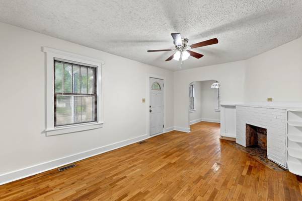 615 S Broadview Ave, Wichita, KS 67218