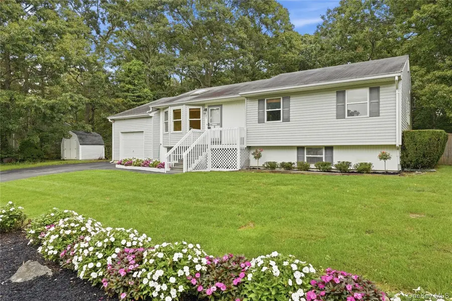 21 Lisa CT, Shirley, NY 11967
