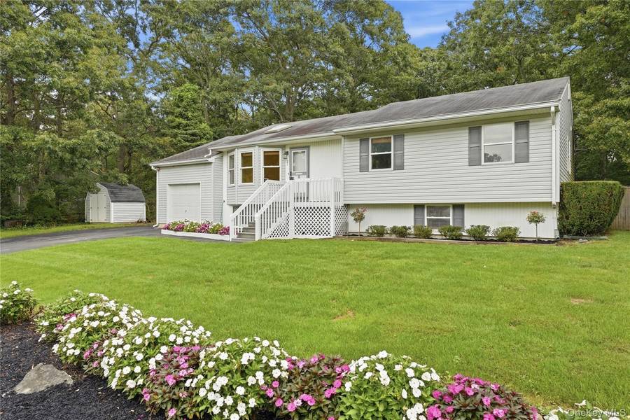 21 Lisa CT, Shirley, NY 11967