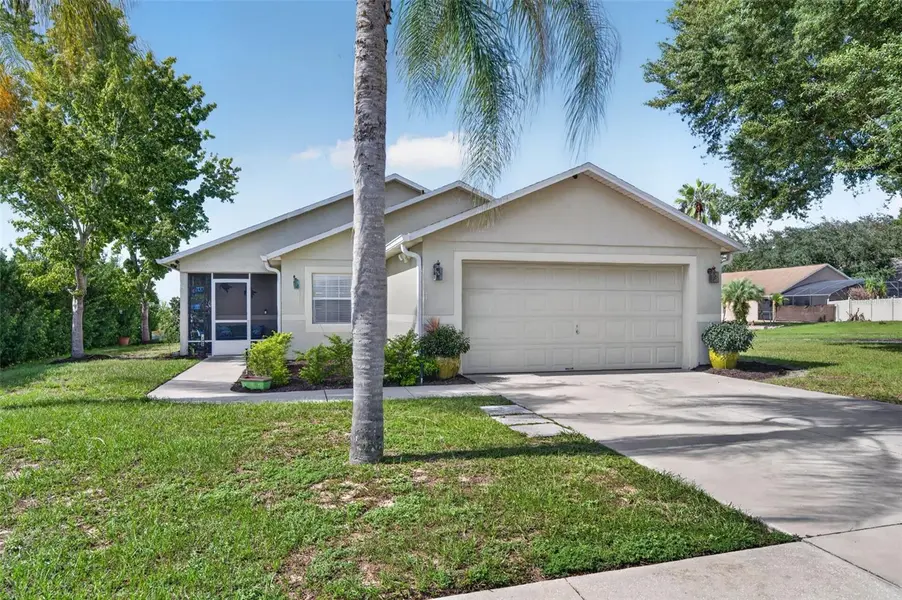 1390 WILLOW CREST DR, Clermont, FL 34711