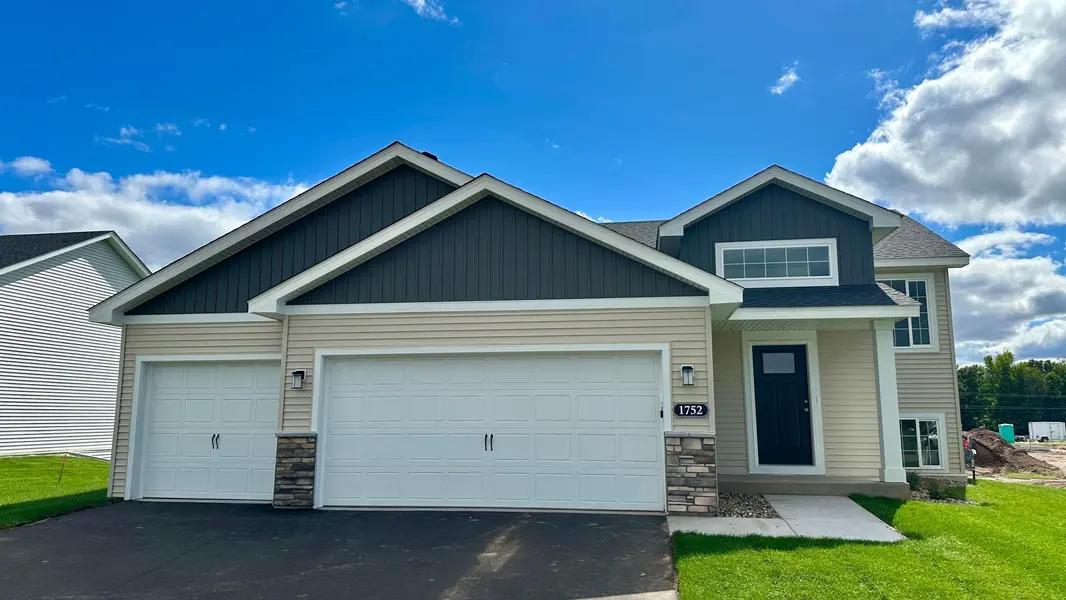 1752 Squirrel WAY, New Richmond, WI 54017