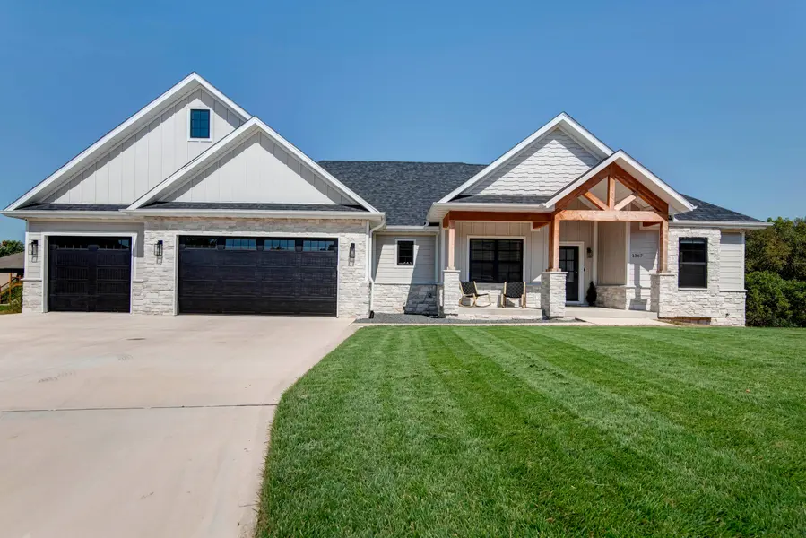 1367 S Casa Grande AVE, Springfield, MO 65802