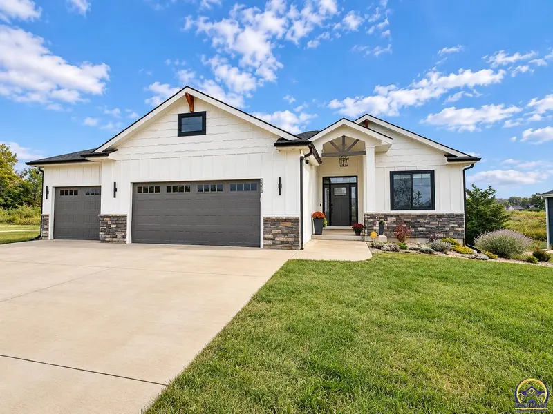 2510 SE Saturn DR, Topeka, KS 66605